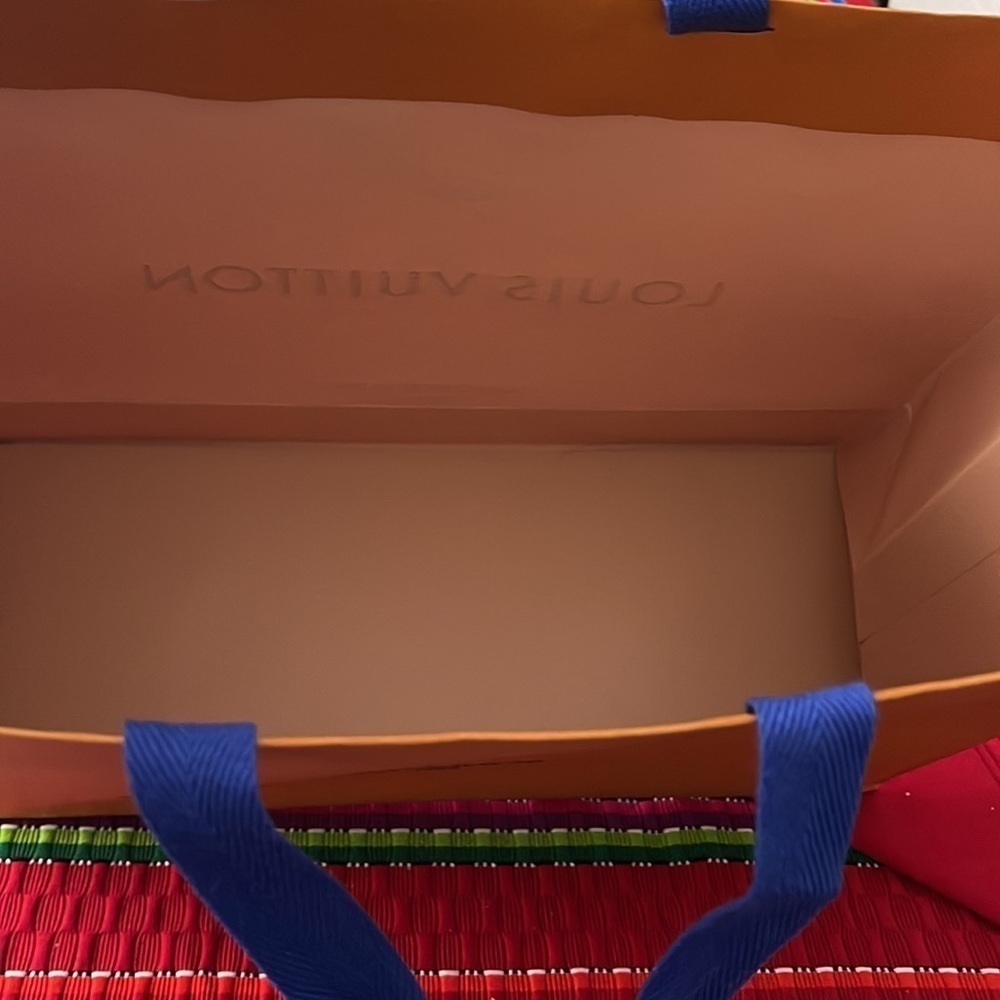 Louis Vuitton shopping bag empty - Picture 2 of 4